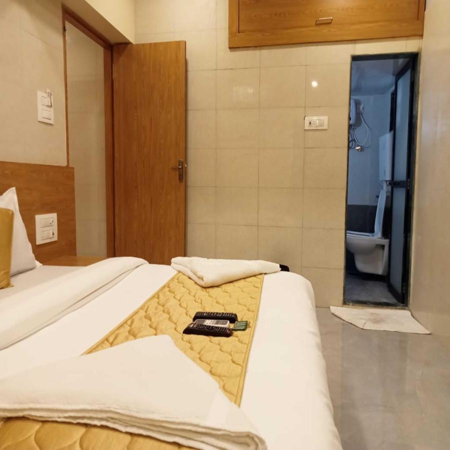מומביי Hotel New Sarah Inn, Andheri West מראה חיצוני תמונה