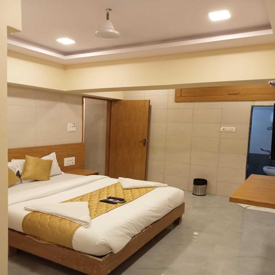 מומביי Hotel New Sarah Inn, Andheri West מראה חיצוני תמונה