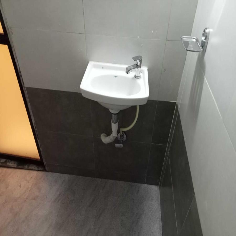 מומביי Hotel New Sarah Inn, Andheri West מראה חיצוני תמונה